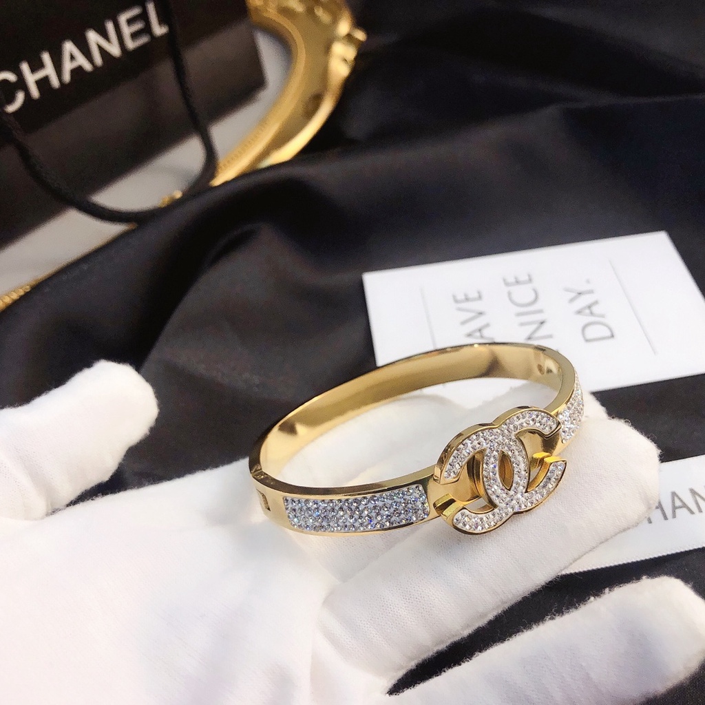 La Pulsera Chanel Con Incrustaciones De Acero De Titanio De Lujo Ligero No Se Desvanece simple Y Pulseras Clásicas Para Hombres Y Mujeres | Shopee México