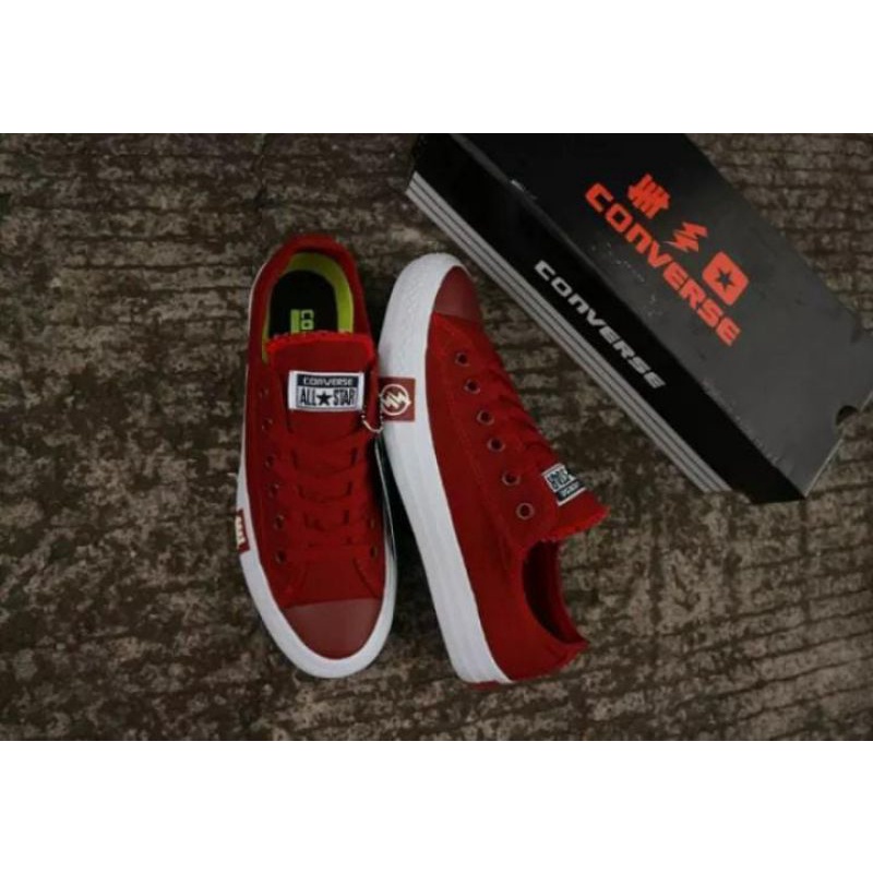 maroon low top converse