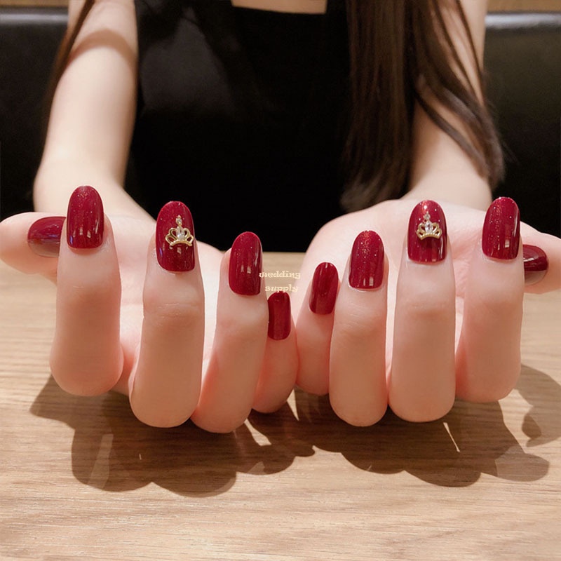 24 uñas falsas de vino rojo con corona de oro decoración corta cuadrada  puntas de uñas postizas acrílicas Faux Ongles con pegamento | Shopee México