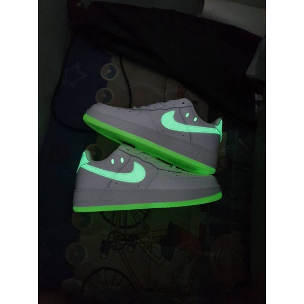 Nike Force 1 bajo Swosh blanco brillan oscuridad calidad de importación | Shopee México