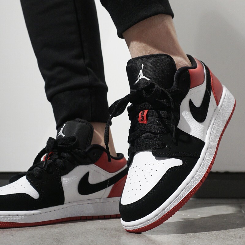 Джорданы кроссовки низкие. Nike Air Jordan 1 Low Black. Nike Air Jordan 1 Low Red Black White. Air Jordan 1 Low Black. Nike Jordan 1 Low.