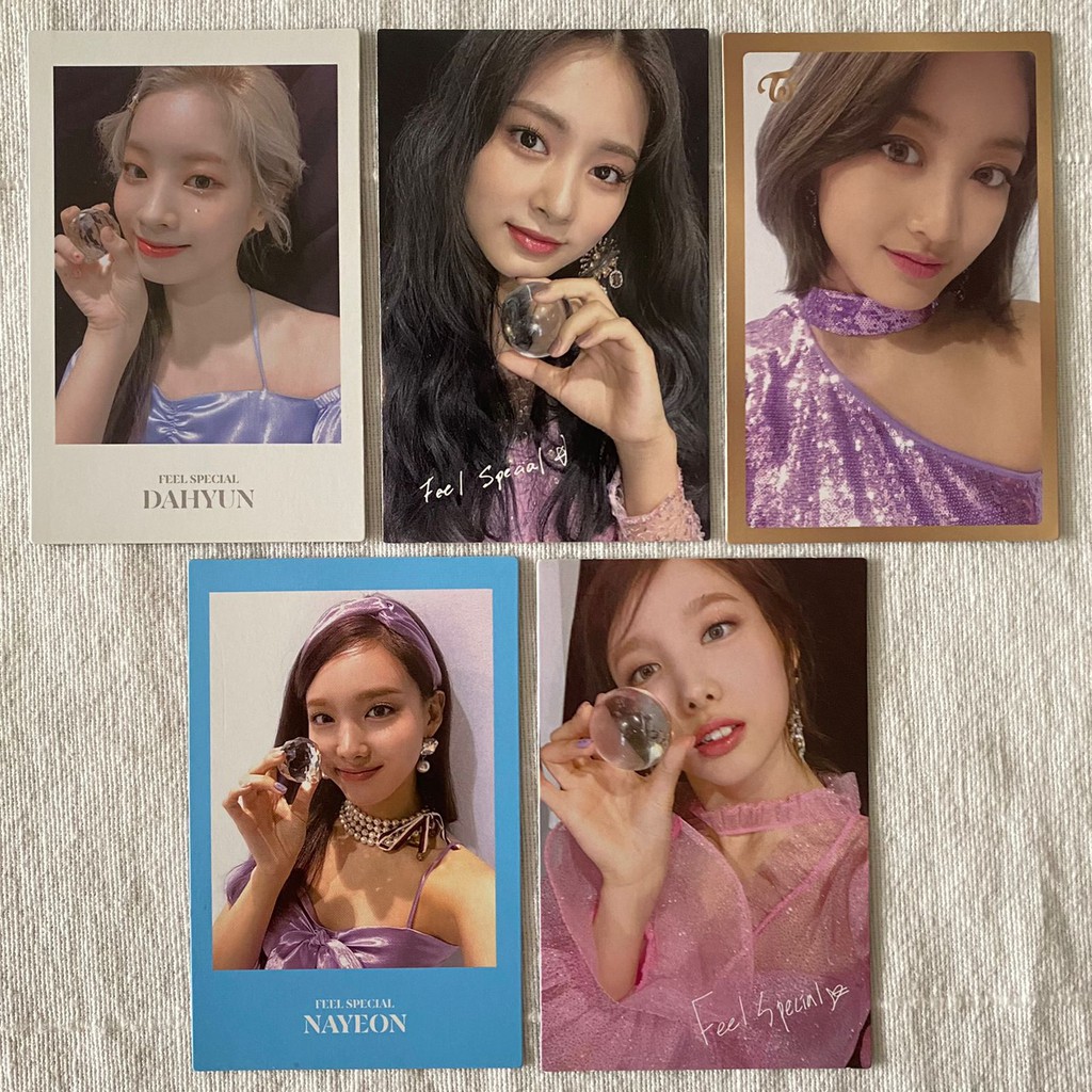 Твайс фил спешл. Purple Kiss into Violet. Into Violet Purple Kiss закладки. Makestar Stayc Photocards. Ле Серафим группа участники.