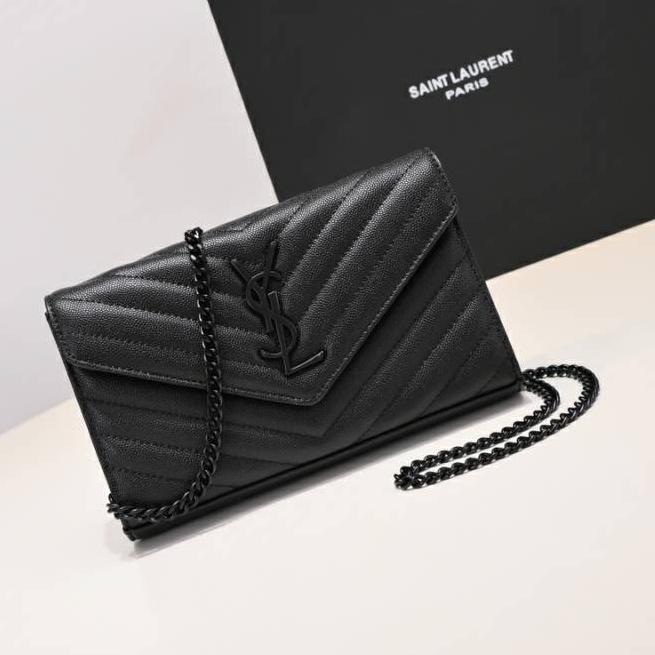 Yves Saint Laurent Bolso satchel en piel - El Palacio de Hierro