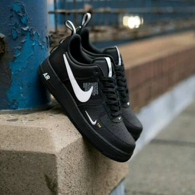 Nike Air Force One utility Negro (Calcetines Gratis)