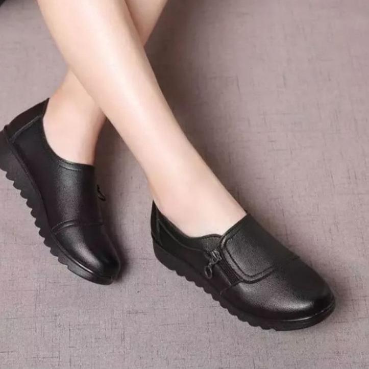 LiS> Zapatos de mujer Slip On últimos zapatos de moda de mujer zapatos de trabajo de mujer mocasines negros zapatos de // Price.Heboh | Shopee México
