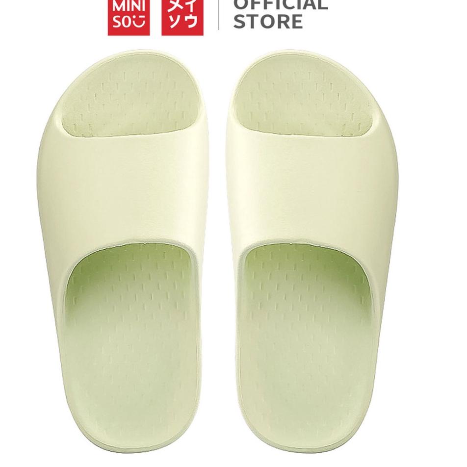 Promo 2.2 MINISO Simple serie de mujeres sandalias de baño grueso verde 37-40 zapatillas de baño liso cruz cómodo modelos adulto antideslizante motivos zapatos casuales | Shopee México