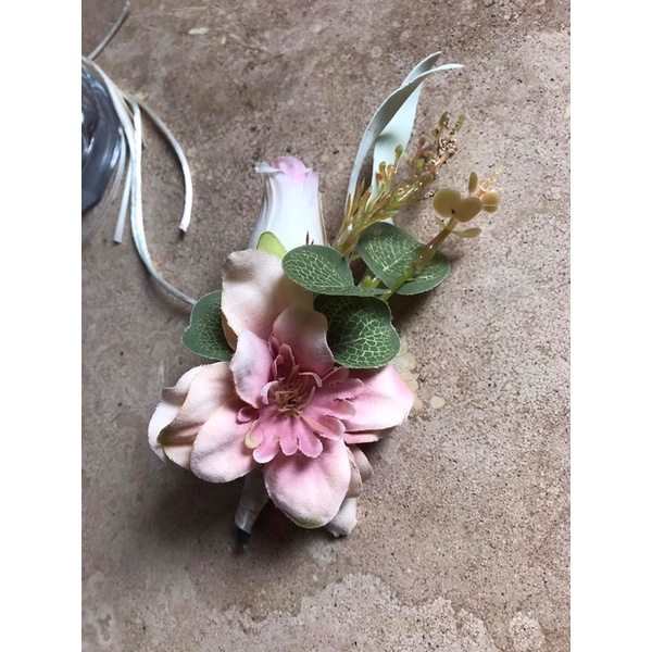 Broche corsage flor de seda follaje artificial
