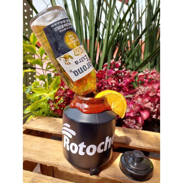 Rotochela, botella para bebidas en forma de Rotoplas