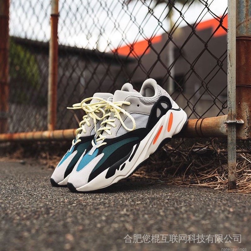 adi yeezy 700