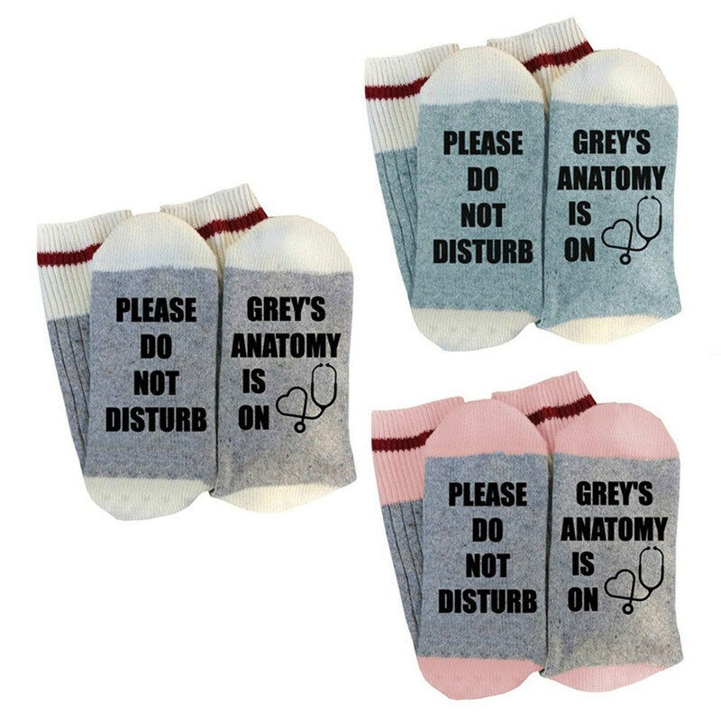 Divertidos calcetines inspirados en el programa de televisión por favor no molestar estoy viendo Grey's Anatomy regalo para los fans de la anatomía de Grey 