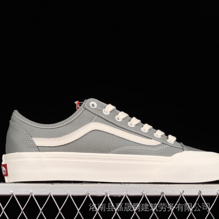 vans gris con verde