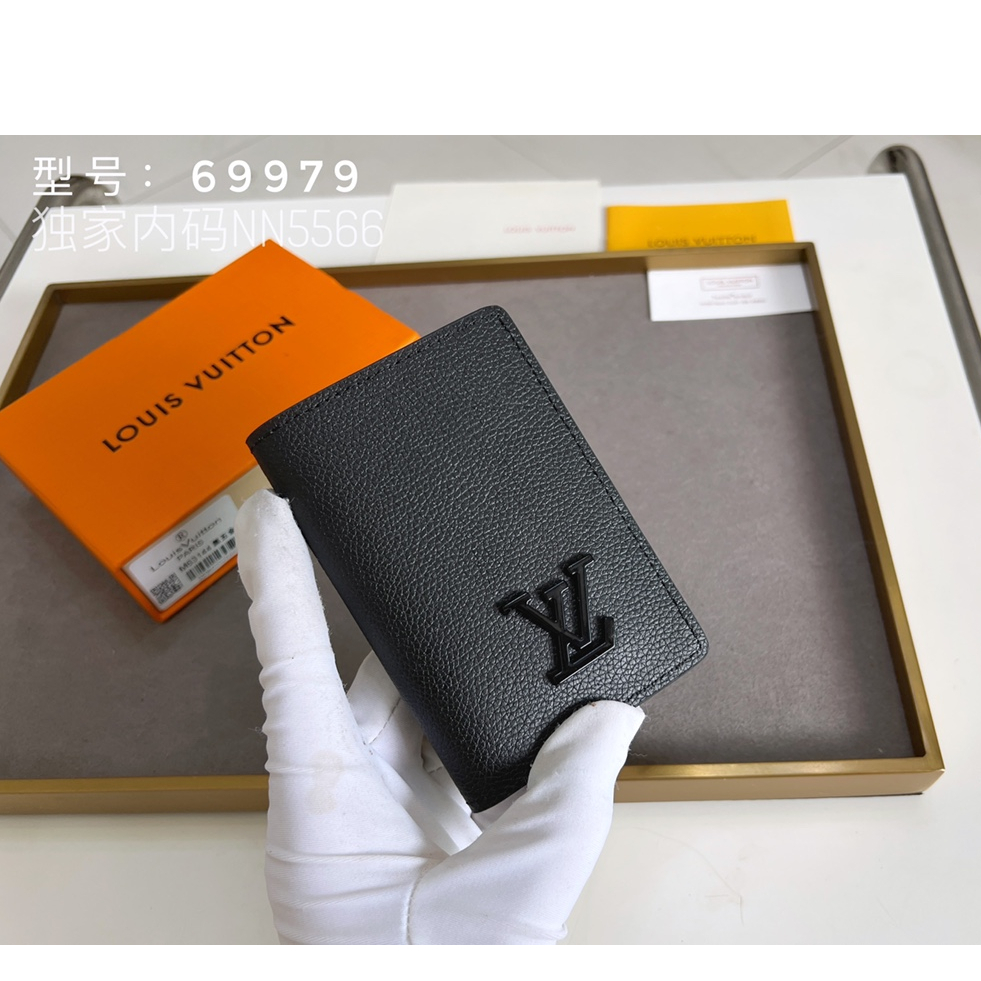 Tarjetero - Louis Vuitton® en 2023  Monederos louis vuitton, Monedero de  tarjetas, Louis vuitton