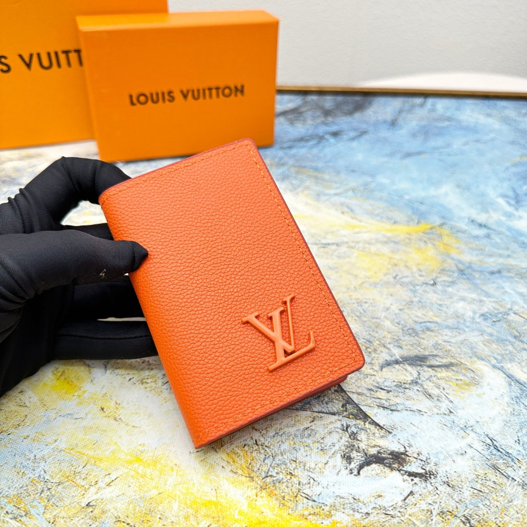 Tarjetero - Louis Vuitton® en 2023  Monederos louis vuitton, Monedero de  tarjetas, Louis vuitton