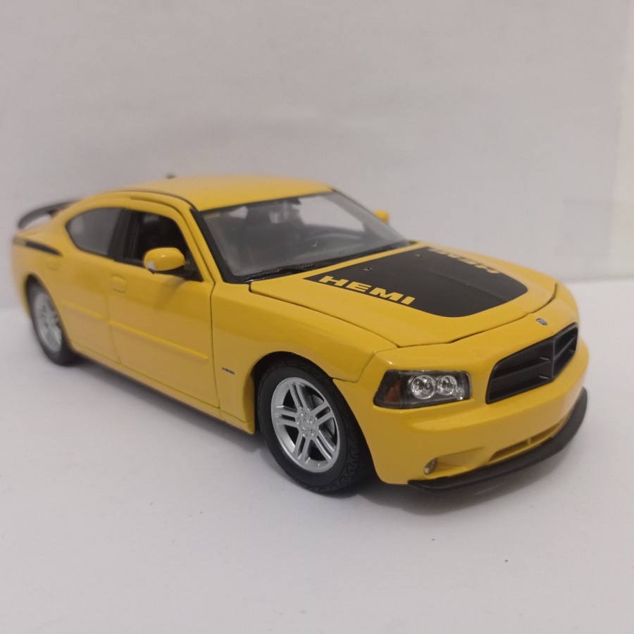 Diecast Dodge Charger Daytona amarillo Welly escala 1:24 miniatura juguete coche colección