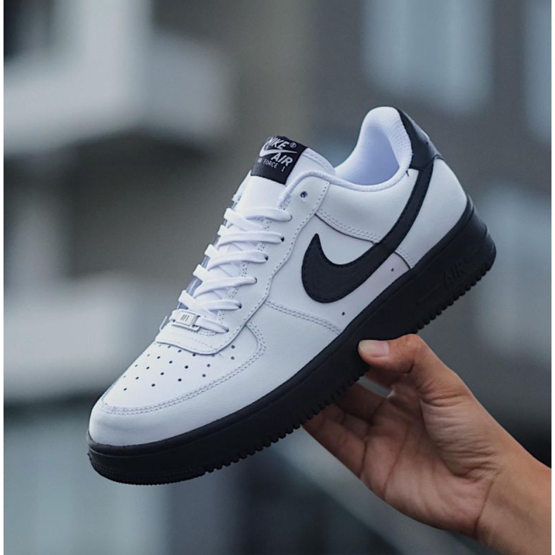 tenis nike blancos con suela negra