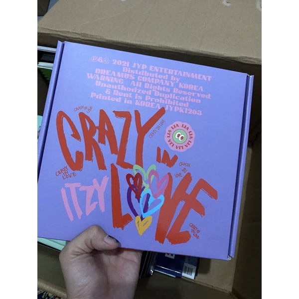 Jewel Case ver. EDICIÓN ESPECIAL Crazy In Love El primer álbum Juego de tarjetas de fotos adicionales ITZY - 