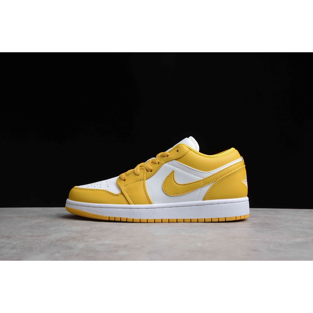 Zapatillas Nike color mostaza delicoous