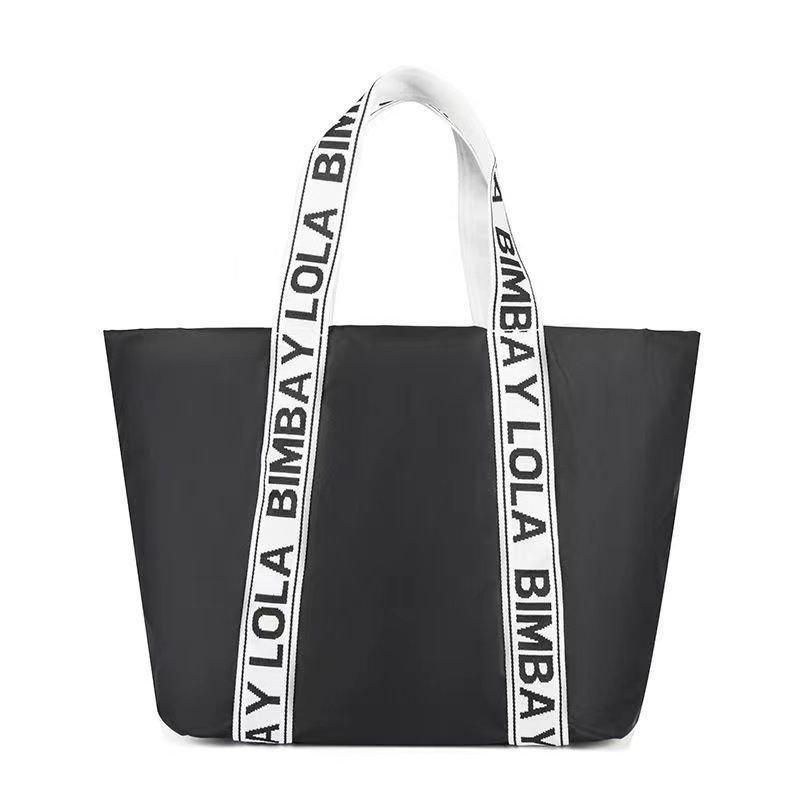 Bolsa Mediana Bimba y Lola color negro Bimba y Lola BYLBLACKHARNESS